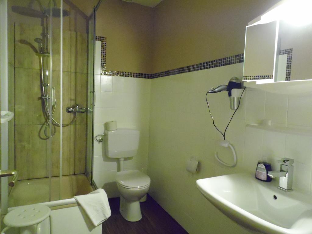 ホテル ランドガストハウス ローゼンホフ Trechtingshausen 部屋 写真